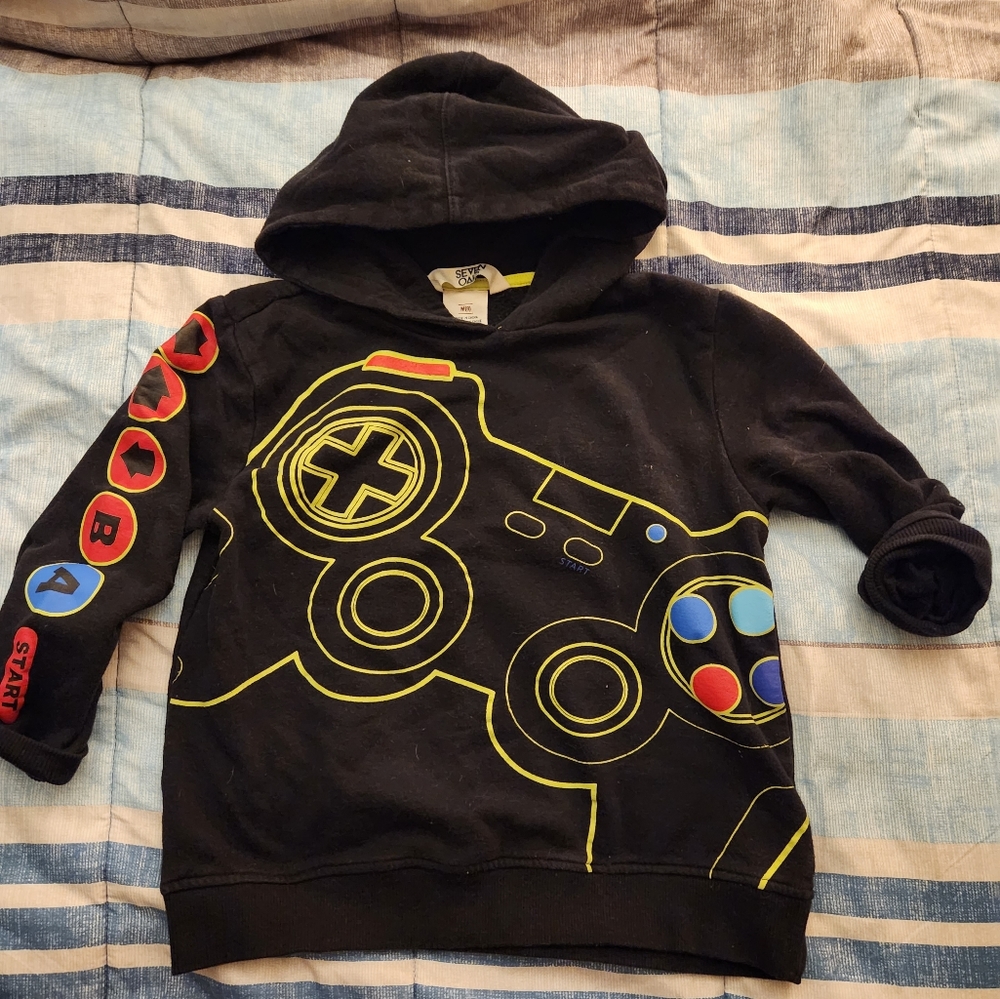 SEVEN OAKS boys size medium  gaming hoodie.